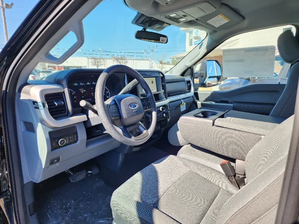 2025 Ford Super Duty F-350 SRW XLT