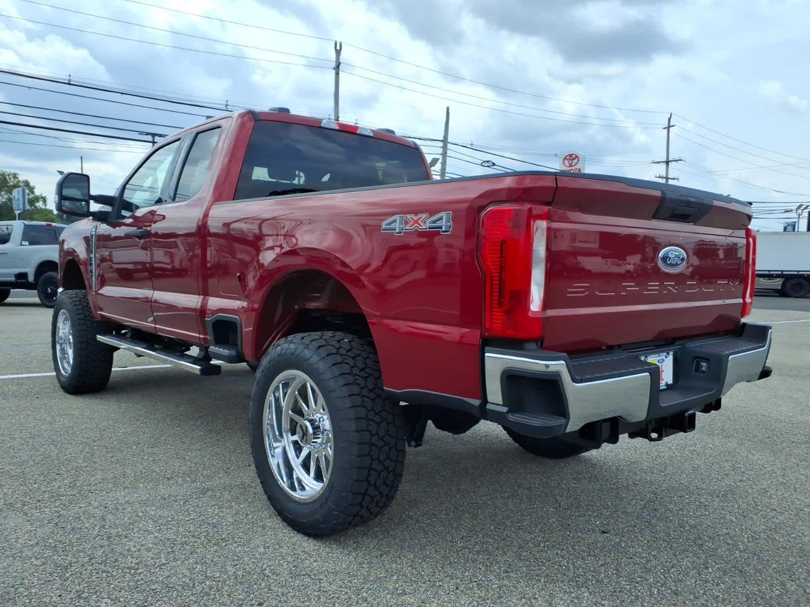 2026 Ford Super Duty F-350 SRW XLT