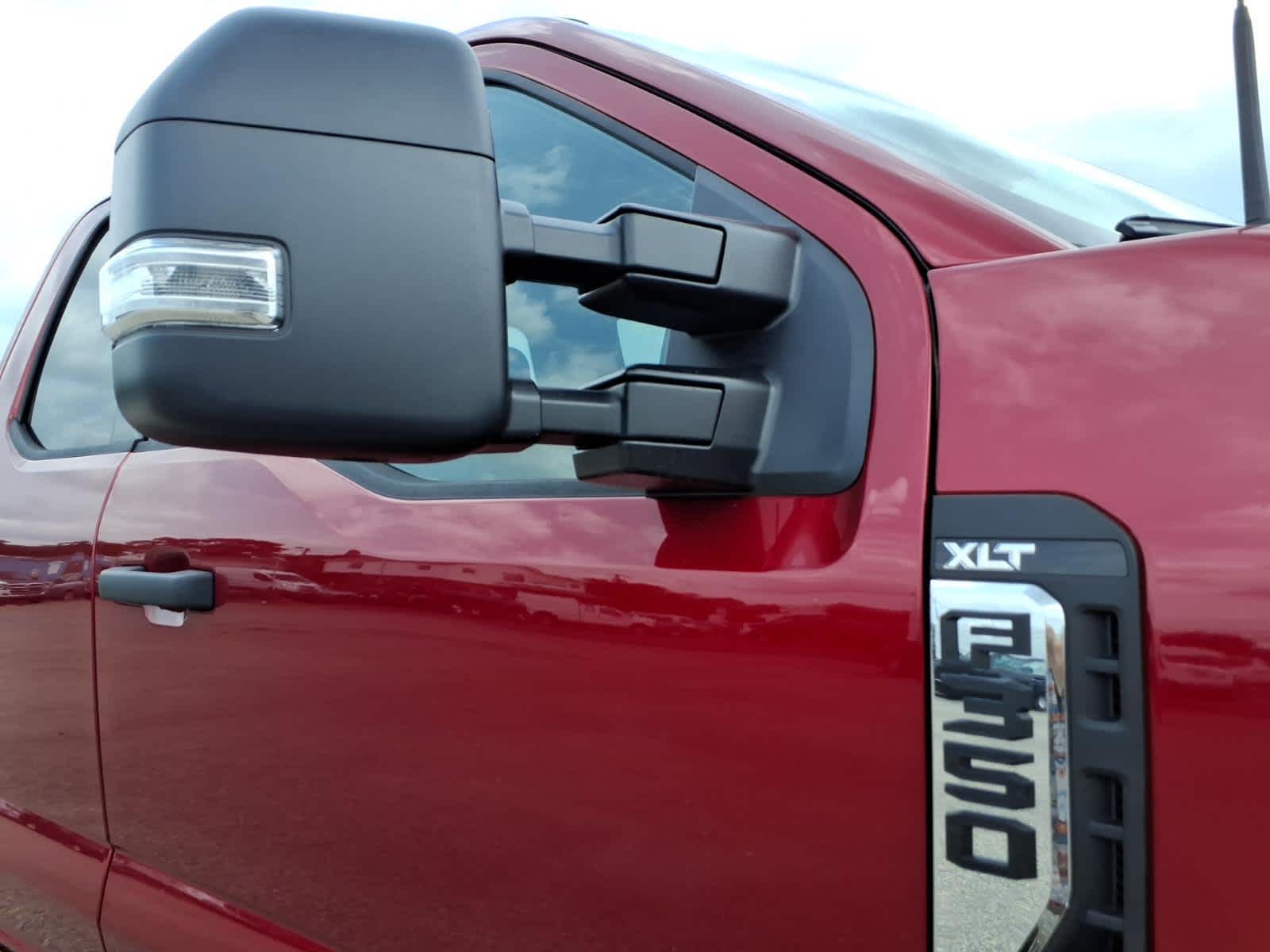 2026 Ford Super Duty F-350 SRW XLT