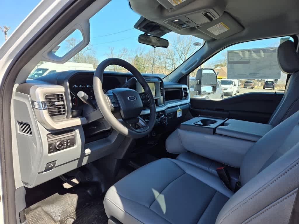 2025 Ford Super Duty F-350 SRW XL