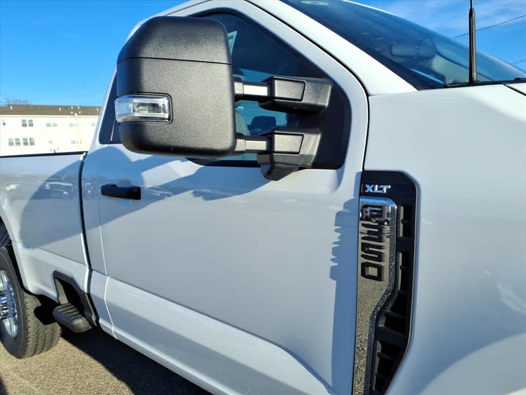 2026 Ford Super Duty F-350 SRW F-350® XLT